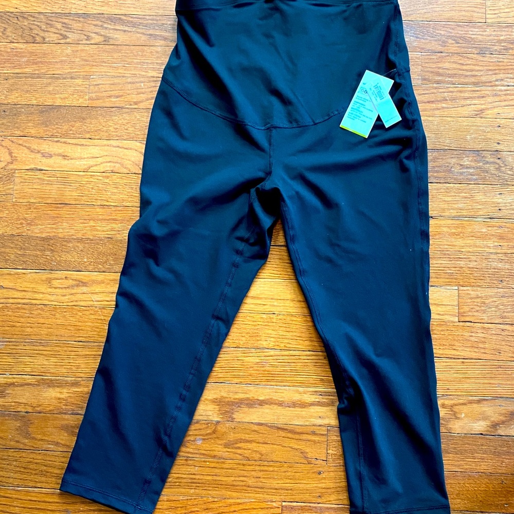 NWT Maternity Compression Capris
